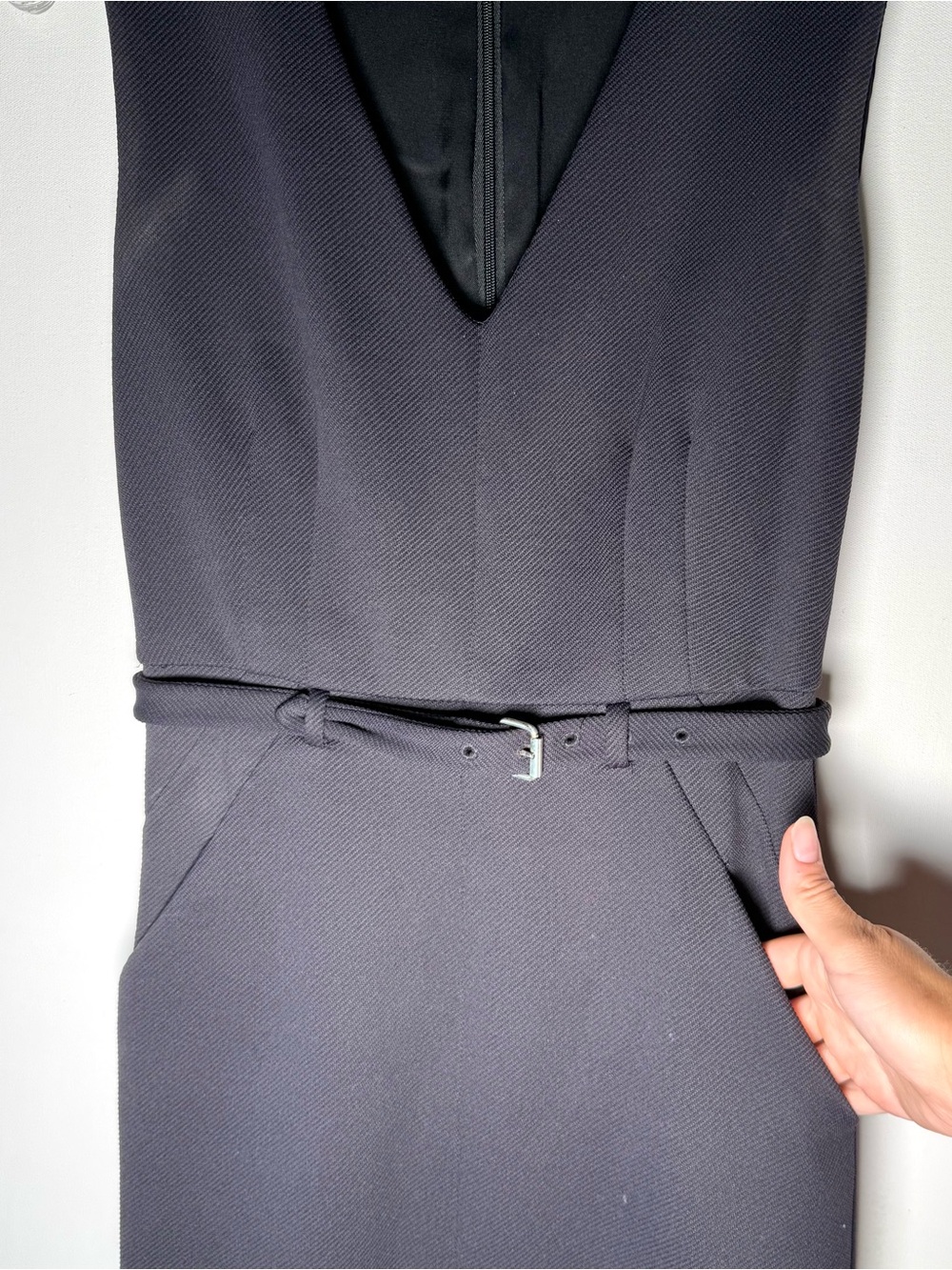 Diane Von Furstenberg Sleeveless V-Neck Sheath Dress with Waist Belt - Picture 3 of 5
